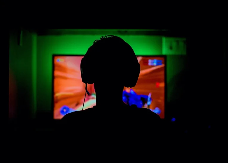 cine a inventat league of legends
